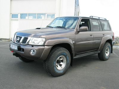 Автостекла Nissan Safari Y61 c установкой в Москве